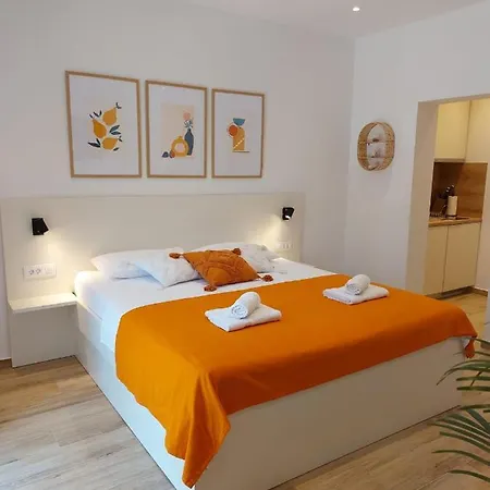 Kiwi Apartment